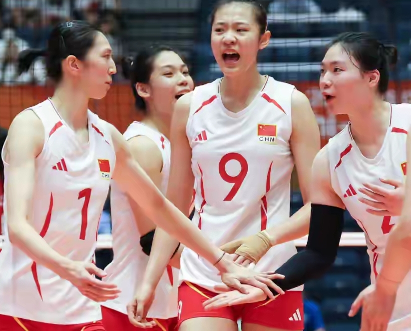 中国女排现在的颜值担当应该是9号选手王奥汘吧？
庄宇珊气质不错，比较富有激情。福建本土特色的印记太明显了，一看就是古代越族人的长相，也是现在福建广东广西包括越南北部住居民的典型长相。
9号陈厚羽看起来长得也蛮机灵的，但有点像个帅气的俊小伙子，王奥汘显然偏柔和秀美一些。