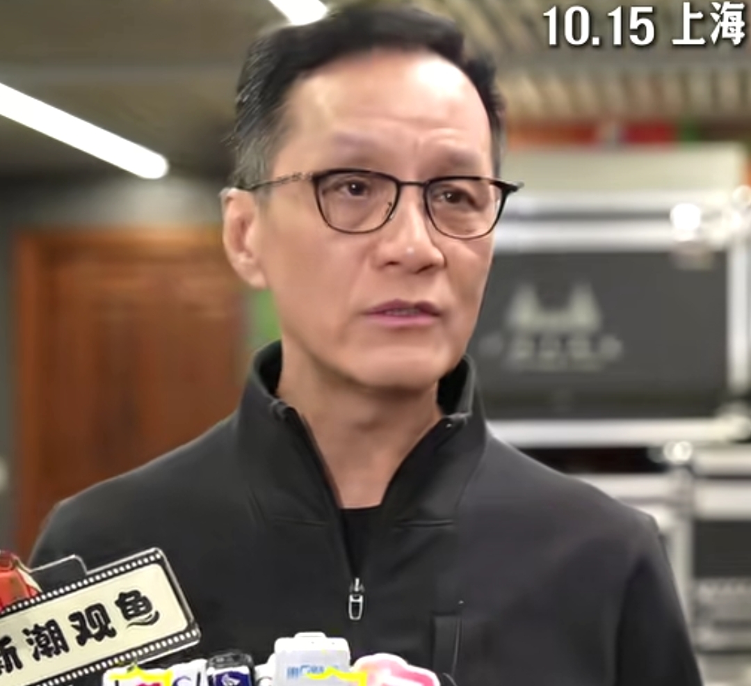 冯远征招不到一米五几的女演员

冯远征在采访中说他最苦恼的是在艺术院校里招不到他们心目中能演角色的演员了，因为那些女孩男孩都高、帅、漂亮，不符合经典剧目的人物形象。

艺术院校怎么才能招到这样的学生呢？