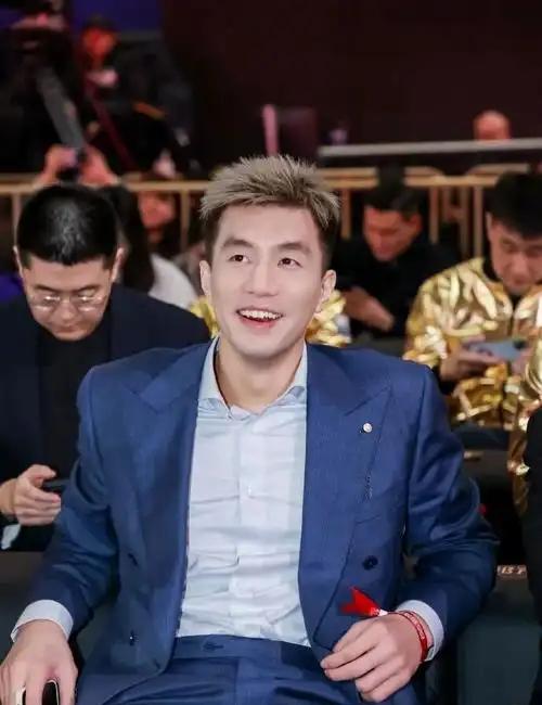 本赛季郭艾伦打一场CBA就能赚75万，这背后其实藏着职业体育里很实在的...