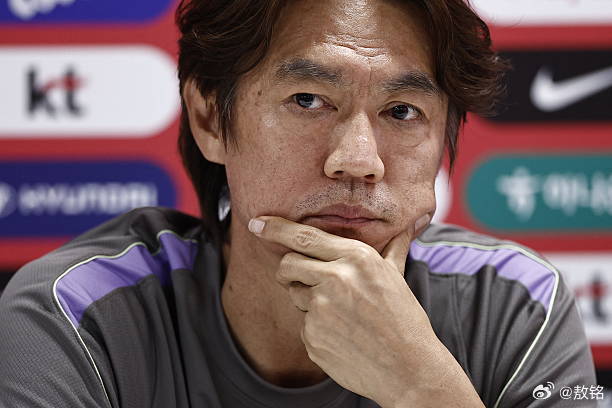 韩国球迷的反应是不是过于激烈了？互联网上甚至有人对韩国队主教练洪明甫发...