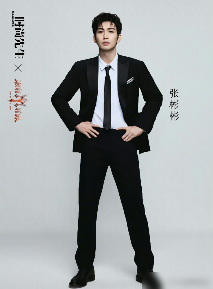 张彬彬是疯了吗？脊椎都水肿发炎了，还死磕舞台不撤。
《披荆斩棘》四公小考，他带着伤跟孙楠、满江、曾辉硬唱《Dear John》。别人唱功是练出来的，他是拿命顶上去的。
排练期间伤到脊椎，唱跳演《Trap》直接没戏了。可转头就扎进苦情摇滚组，一句句磨细节，硬是把破碎感唱到骨头缝里。孙楠部落最后91