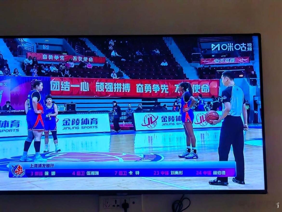 上海女篮累死外援，跑伤大宝贝的战术不可取！昨晚上在Wcba常规赛A组第...