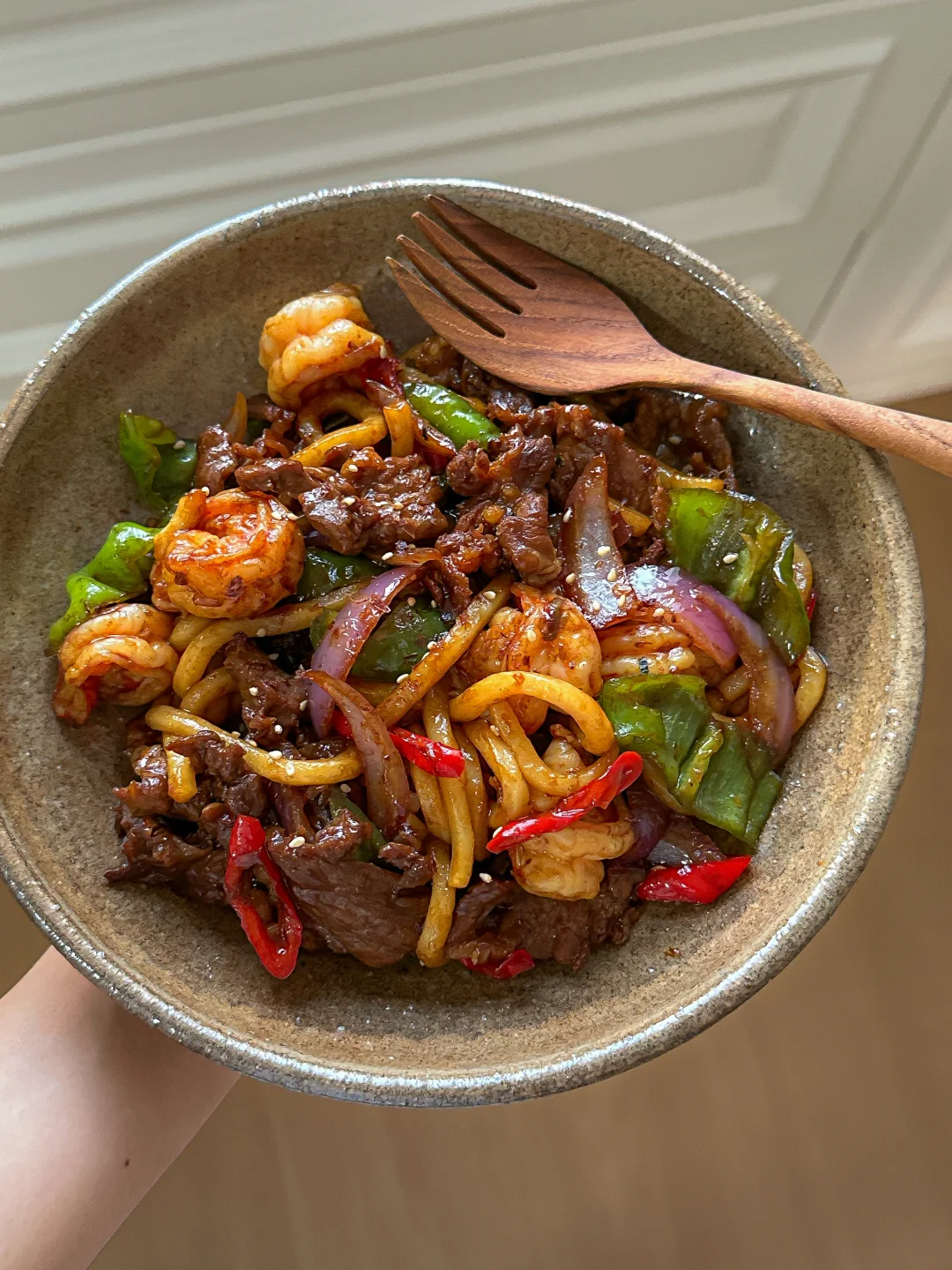 香晕！辣炒牛肉虾仁乌冬面🍜🥢