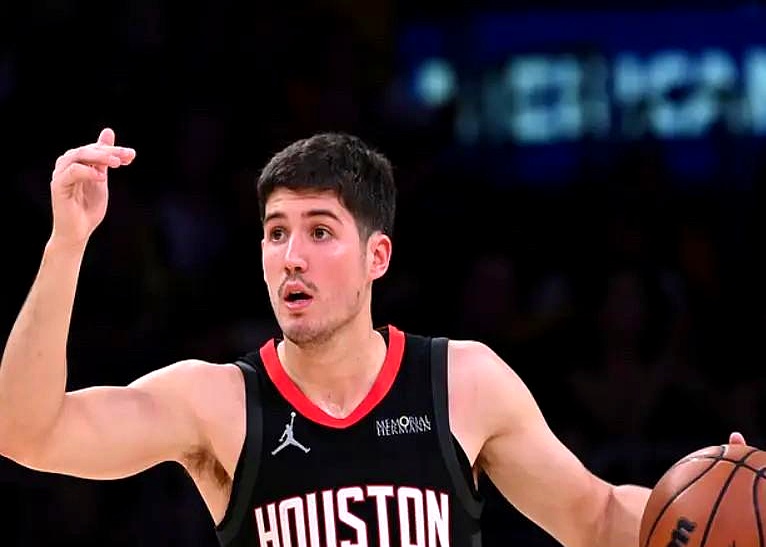 看完G2，沉默了一会：湖人101-94取胜，火箭替补成了灾难。 替补五...