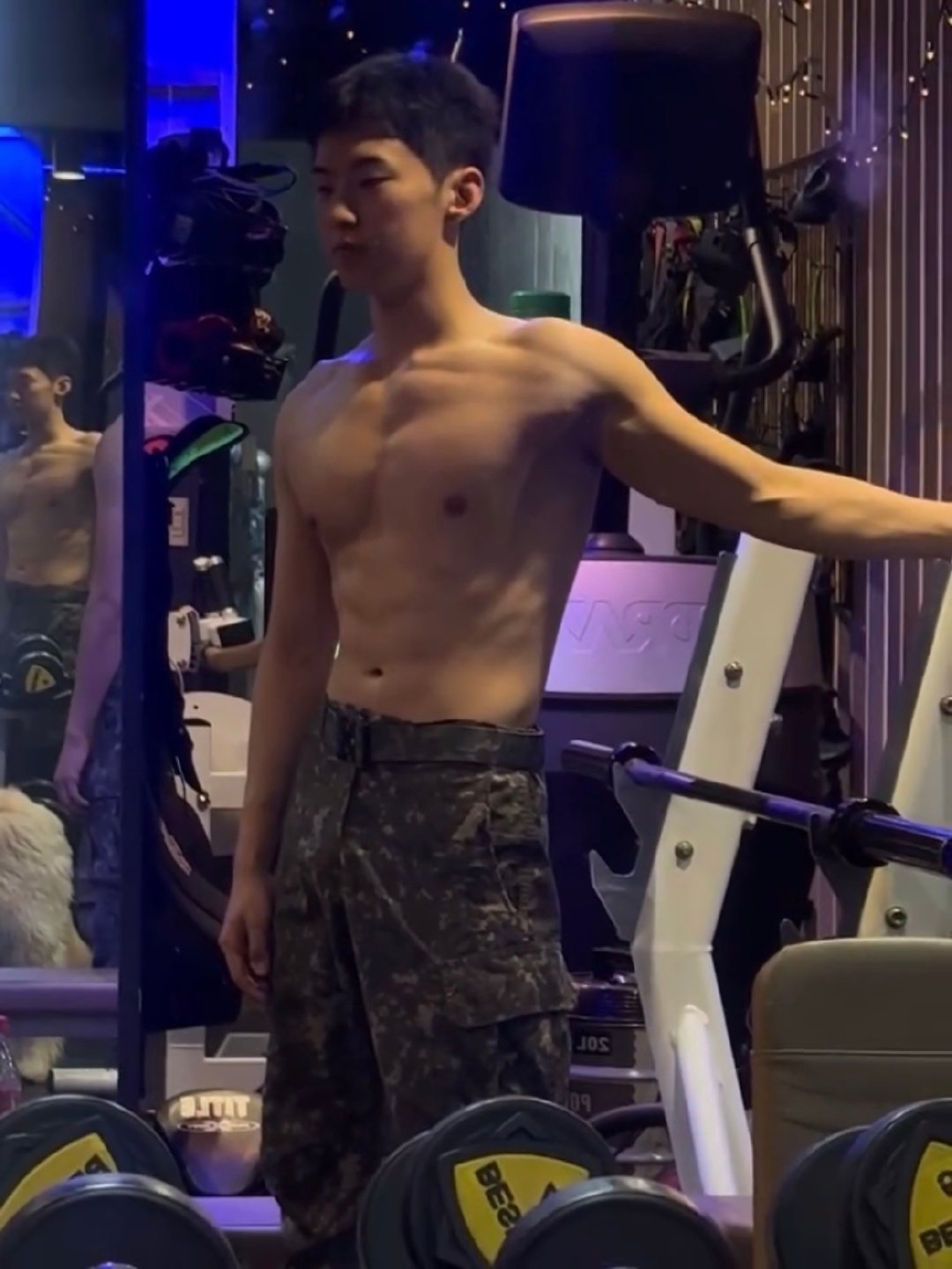 不能吧… 
【我不知道是不是同一天我就是有端联想了一下】 ​