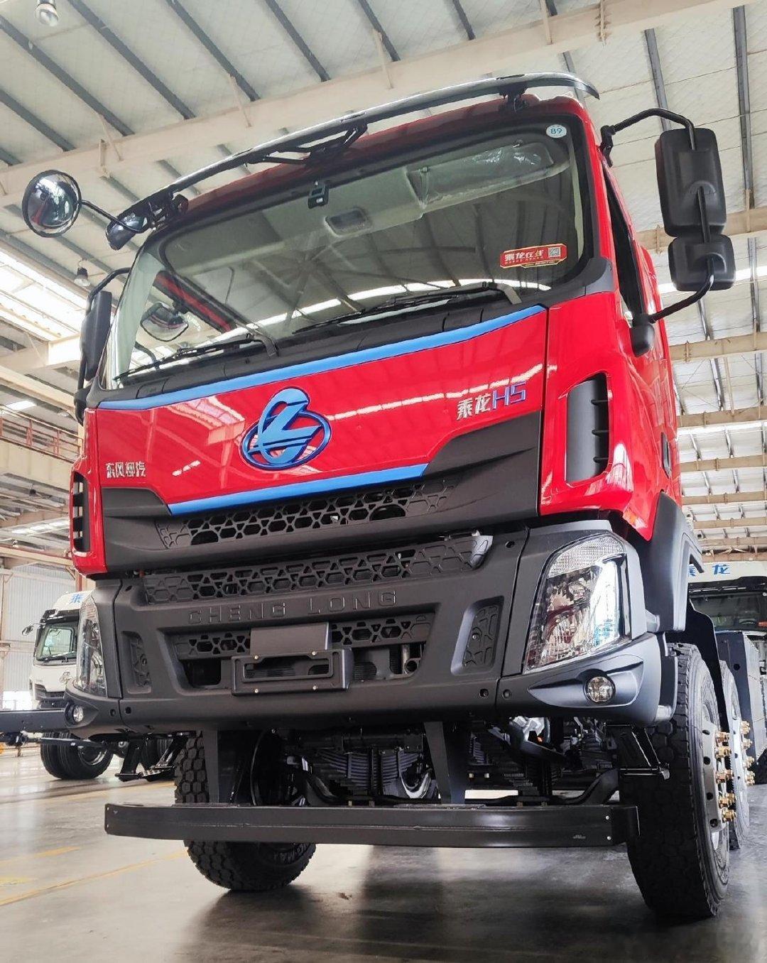 乘龙卡车 动力承载双标杆！ #乘龙H5  8X4纯电自卸车定义城建运输新标准！ ​