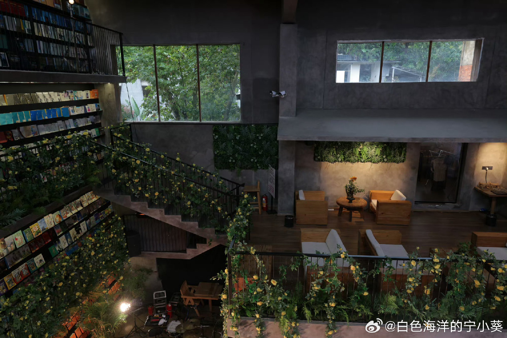 今天是你出道8周年，我是从去年年底关注你的，看了你的演唱会，去了黄子韬演唱会。中间超话签到停了好久，也想过还要不要进群。现在是8周年的日子，我想从现在重新开始，努力一把，争取和大家一起参加各种活动。#摩登兄弟[超话]#​