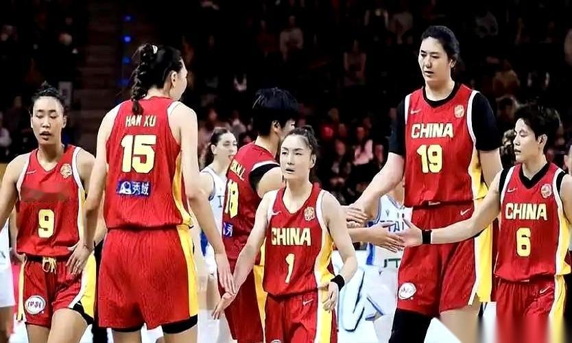 关于中国女篮这次世界杯止步八强，网上这两天流传着一张极其离谱的“分钱账单”。
61比90，中国女篮输给法国队。终场哨刚吹响，网上竟然有人拿着计算器，算出全队能分到670万到700万元奖金，连主力拿1.2万、替补拿7200元都精确到了个位数。
先看看29分的分差，到底是怎么被打出来的。
看投篮准星，中
