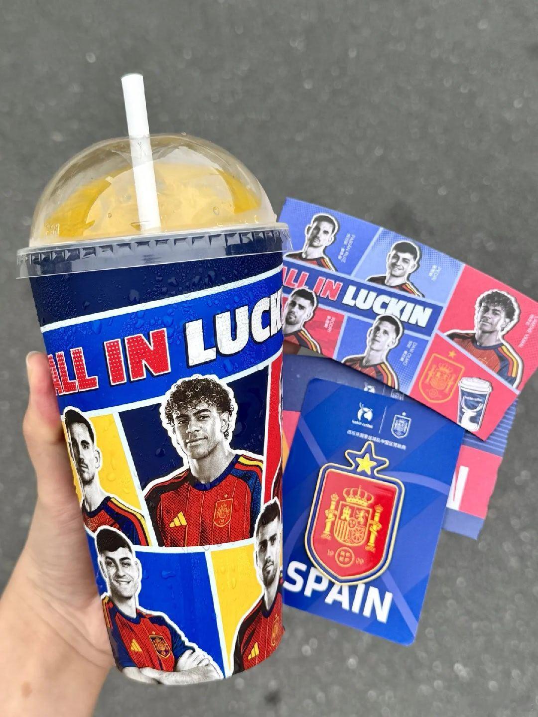 瑞幸咖啡    瑞幸这波西班牙联名…我直接一把全薅走谁懂啊家人们！⚽路...