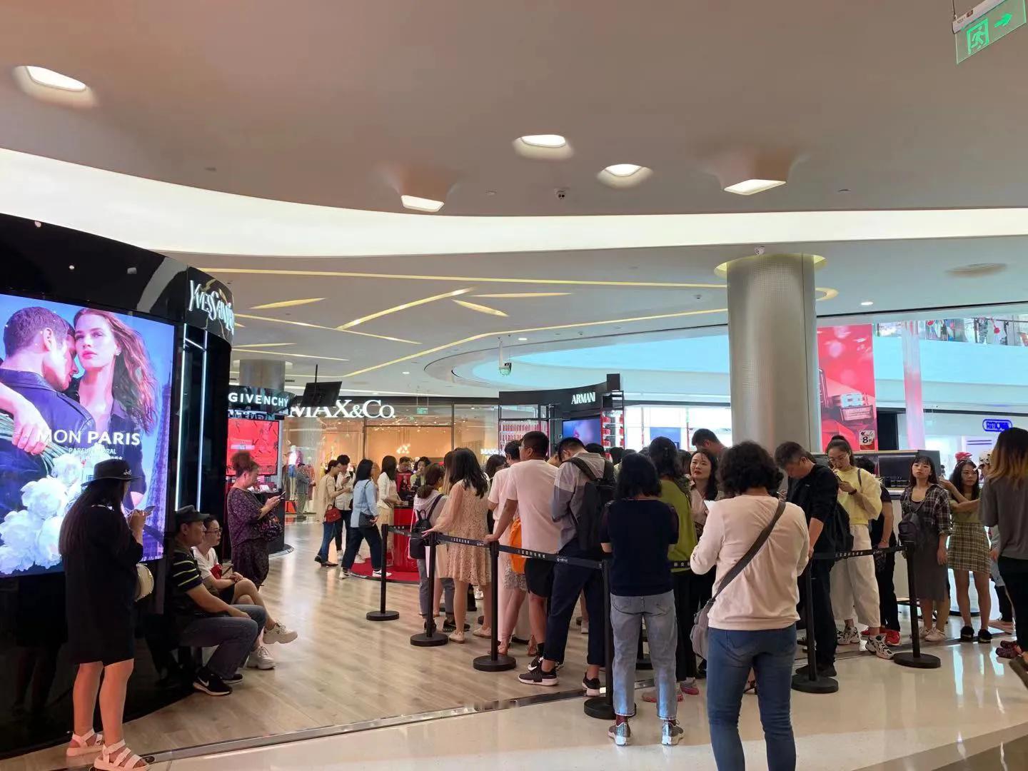 今天海南全岛封关正式启动，三亚免税城已经排起长龙！iPhone 17 ...