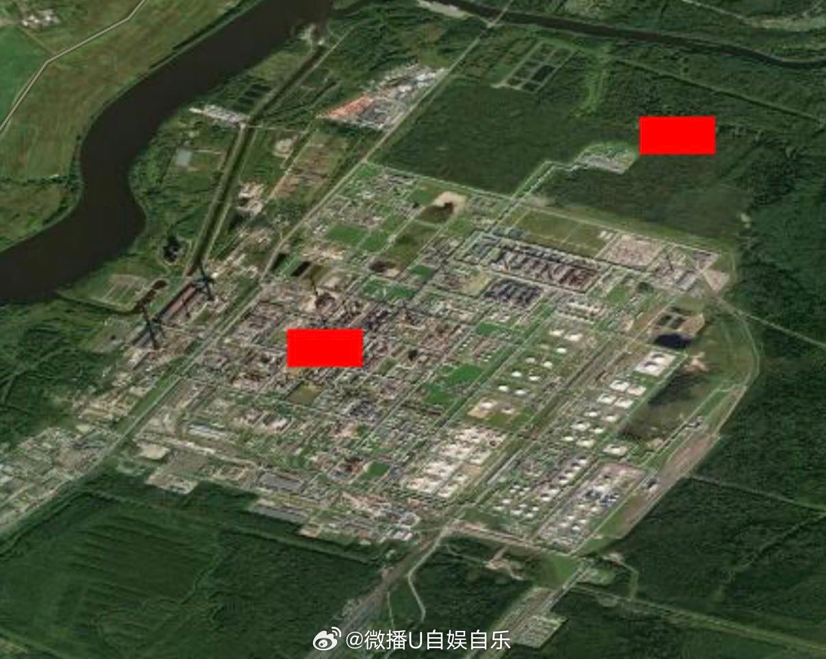 🔥🛢️ 卫星图：位于列宁格勒州基里希的炼油厂遭到乌无人机袭击并引发火灾。 ​