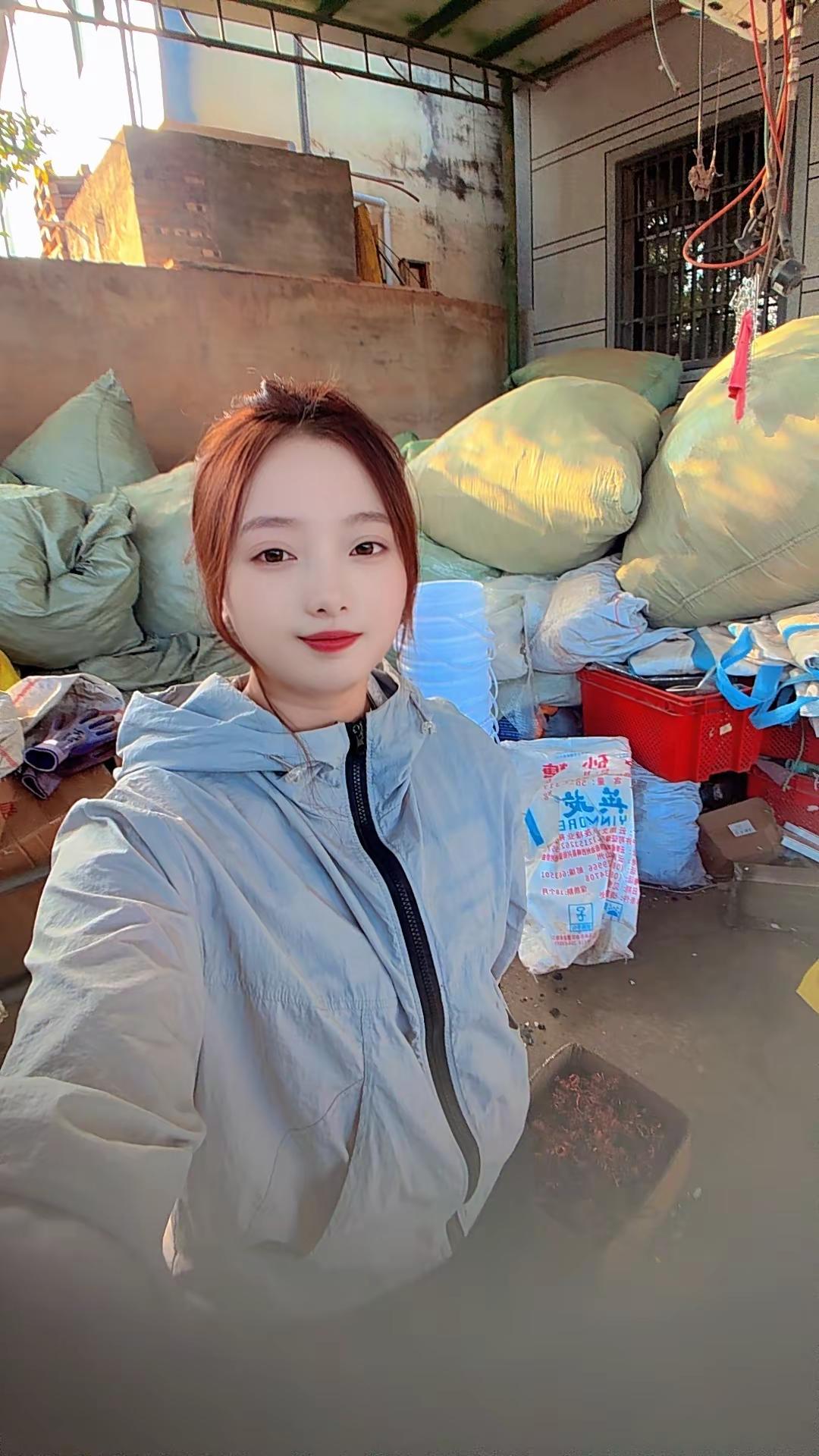你拿什么跟我比，我上班不分星期几收废品