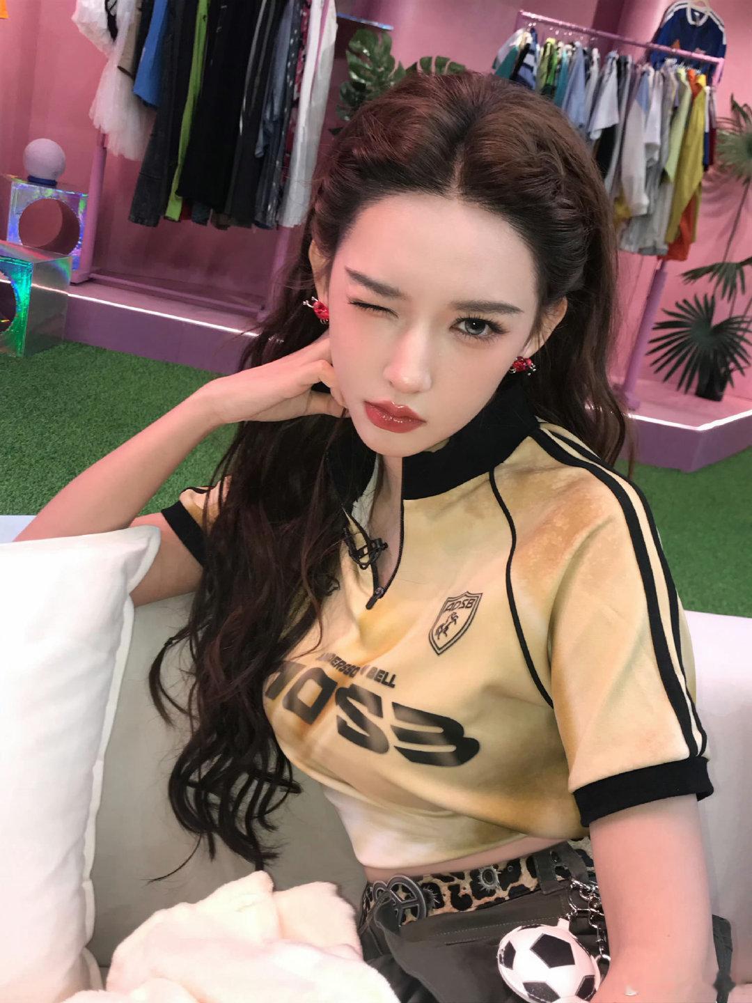 #程潇[超话]#   cx#程潇明日乐园# cx#程潇朱美# 
你走后，泄了一地的爱没人要，把我独留在风雨中
​