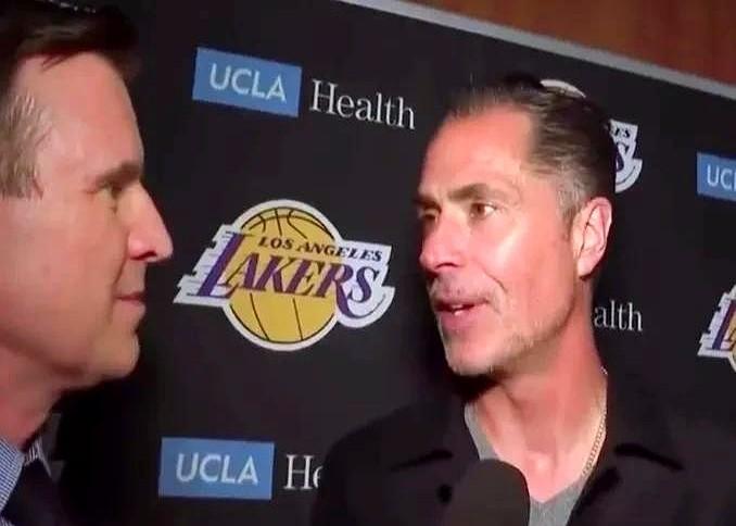 ESPN把湖人休赛期操作评了个最差，湖人媒体直接不干了。

这操作真的有那么不堪？我看未必。

先看阵容，东契奇和里夫斯的核心还在，里夫斯拿了长约。这就意味着球队的基本盘没散。

然后是大换血。除了卢尼三十岁，其他引进的都是当打之年的球员，整个队年轻了一大截。以前老被诟病的横移慢，这下算是解决了。
