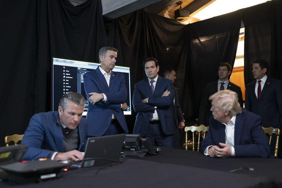🇺🇸🇮🇷 特朗普明天就可以宣布霍尔木兹海峡为美国领土，而且没有...