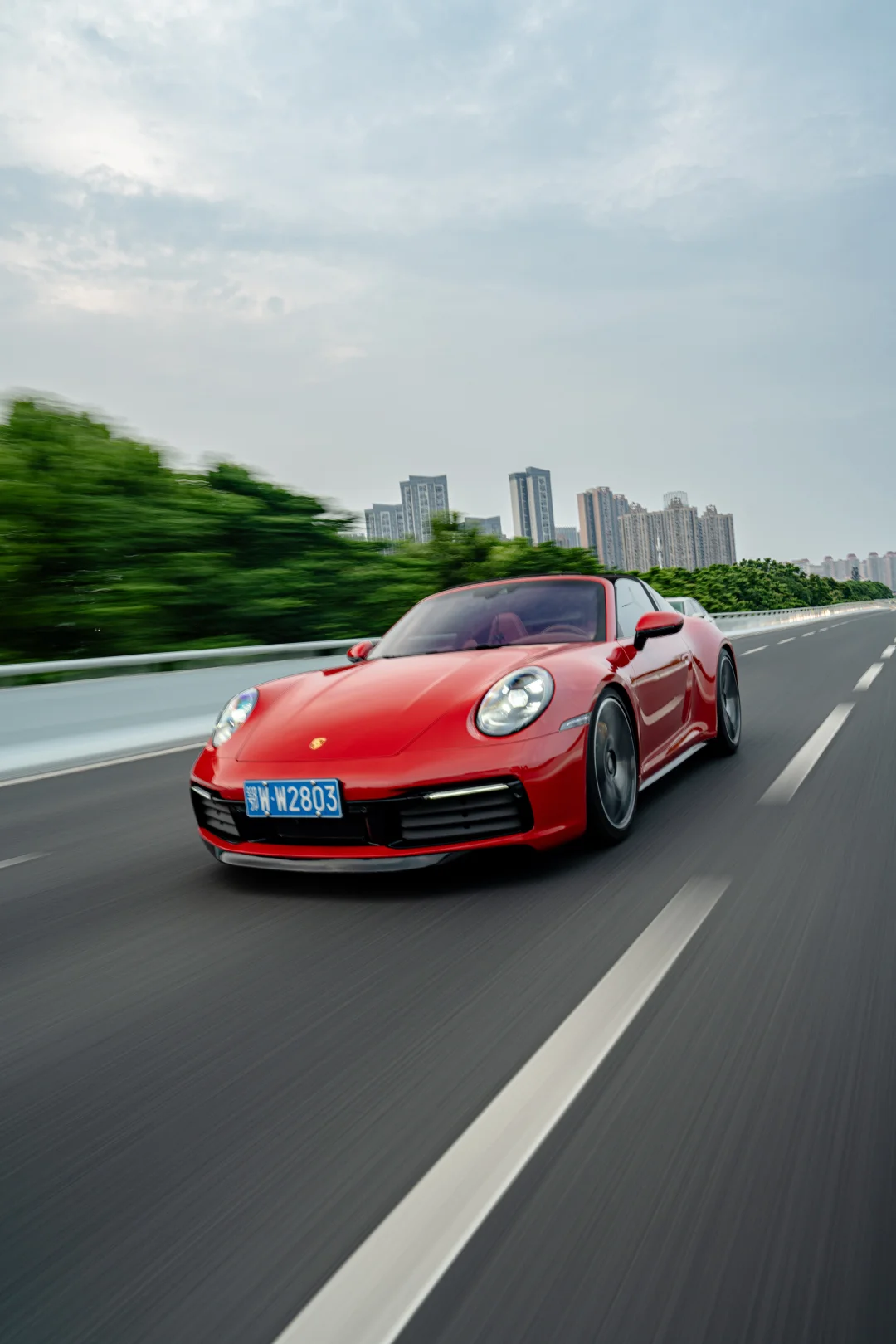 4k画质下的保时捷targa够润吗？