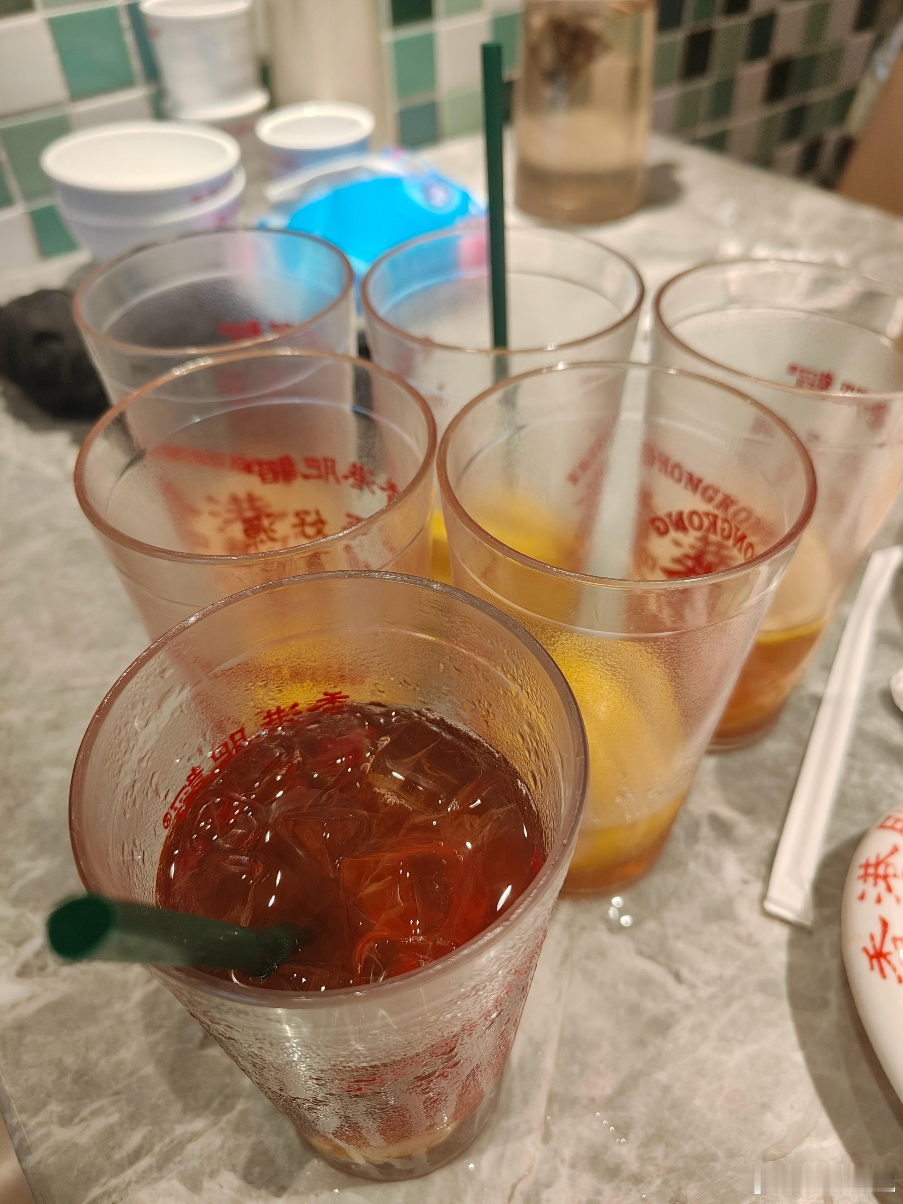 一顿饭喝五杯 冻柠茶是真好喝    ​​​
