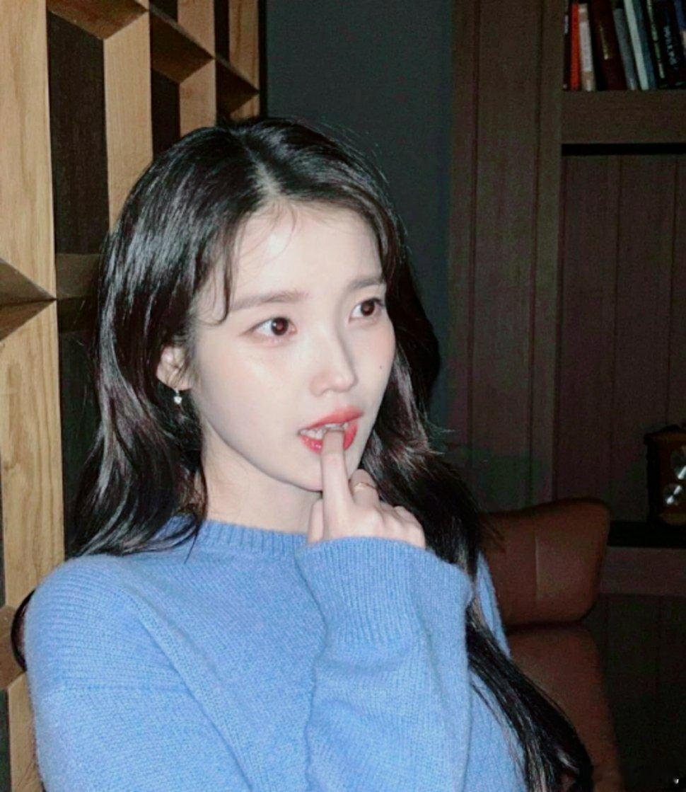 #IU[超话]##iu李知恩韩永一##iu李知恩韩女一##iu李知恩全能艺人# 姐姐你真的不会被自己迷倒吗[期待][期待][爱你] ​