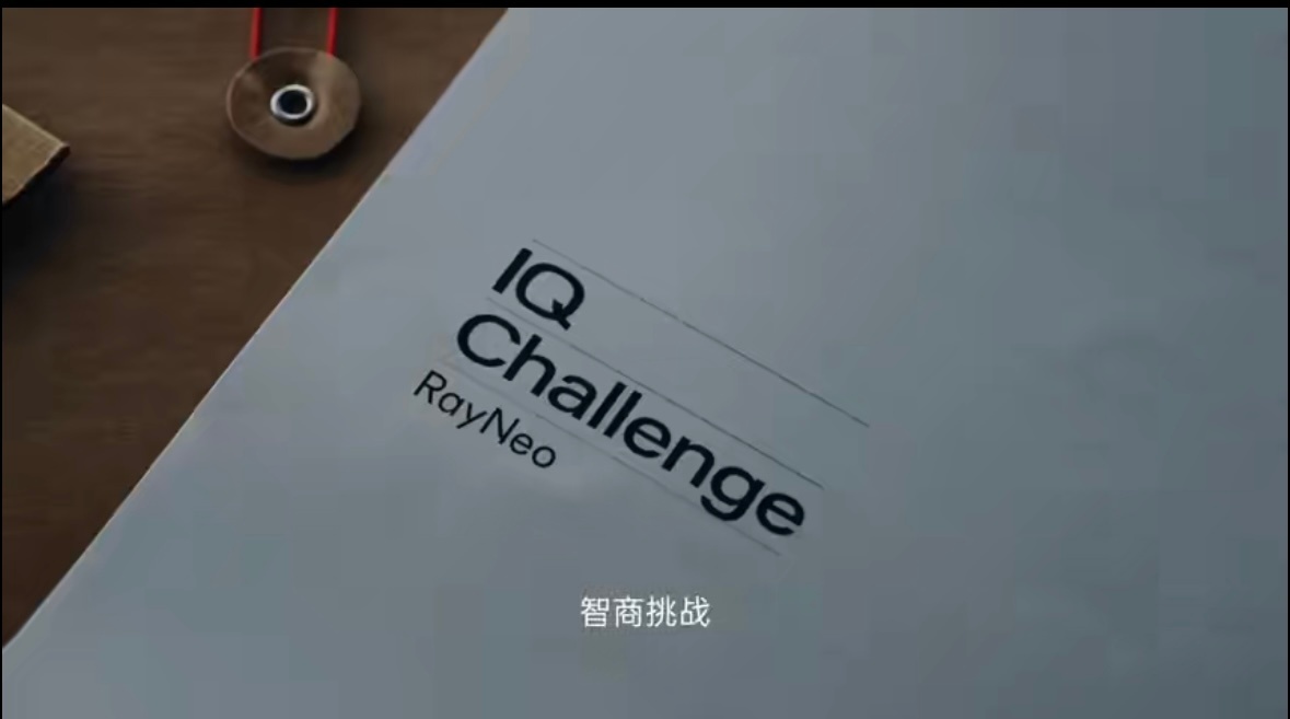 #柯洁指导AI下棋#
AI可以精准演算棋盘上的每一步，输出胜率最高的落子选择。
但围棋不止冰冷的概率数字。棋手读懂的，是棋盘背后的人心，看穿对手不愿面对的局面，走出AI不会推荐的棋路。

正如柯洁所说，算法拥有极致算力，可真正左右棋局走向的，往往是人类对局势的洞察、对人性的揣摩。机器算得出胜 ​