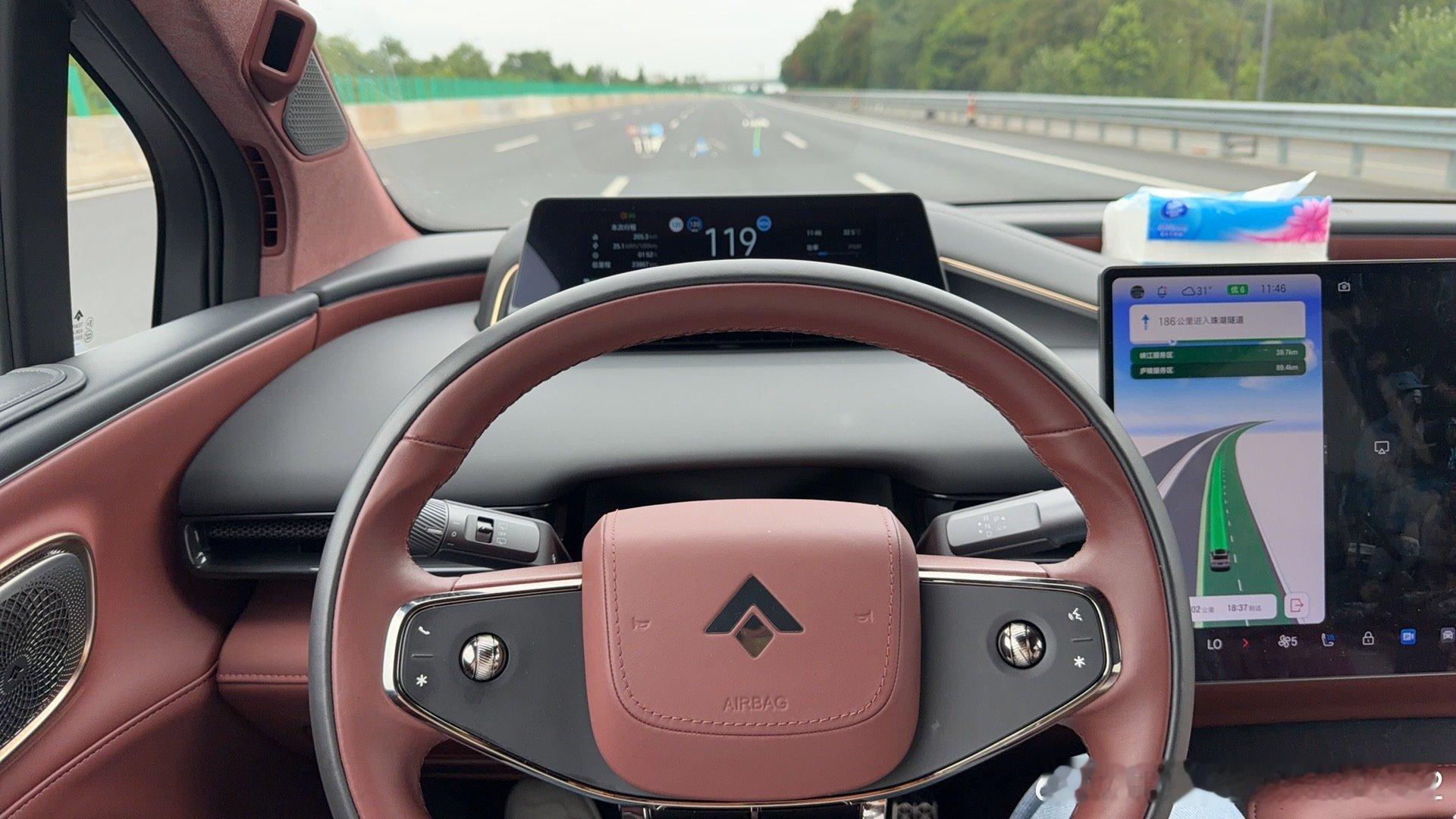 开昊铂 S600 享幸福人生路途，智能驾驶智能座舱非常的不错，昊铂的拥军优惠政策真的是非常给力，戎装启程路途无忧，首选广汽昊铂。 #广汽荣军驿站 ##接老兵回家 ##荣归新程广汽同行# ​