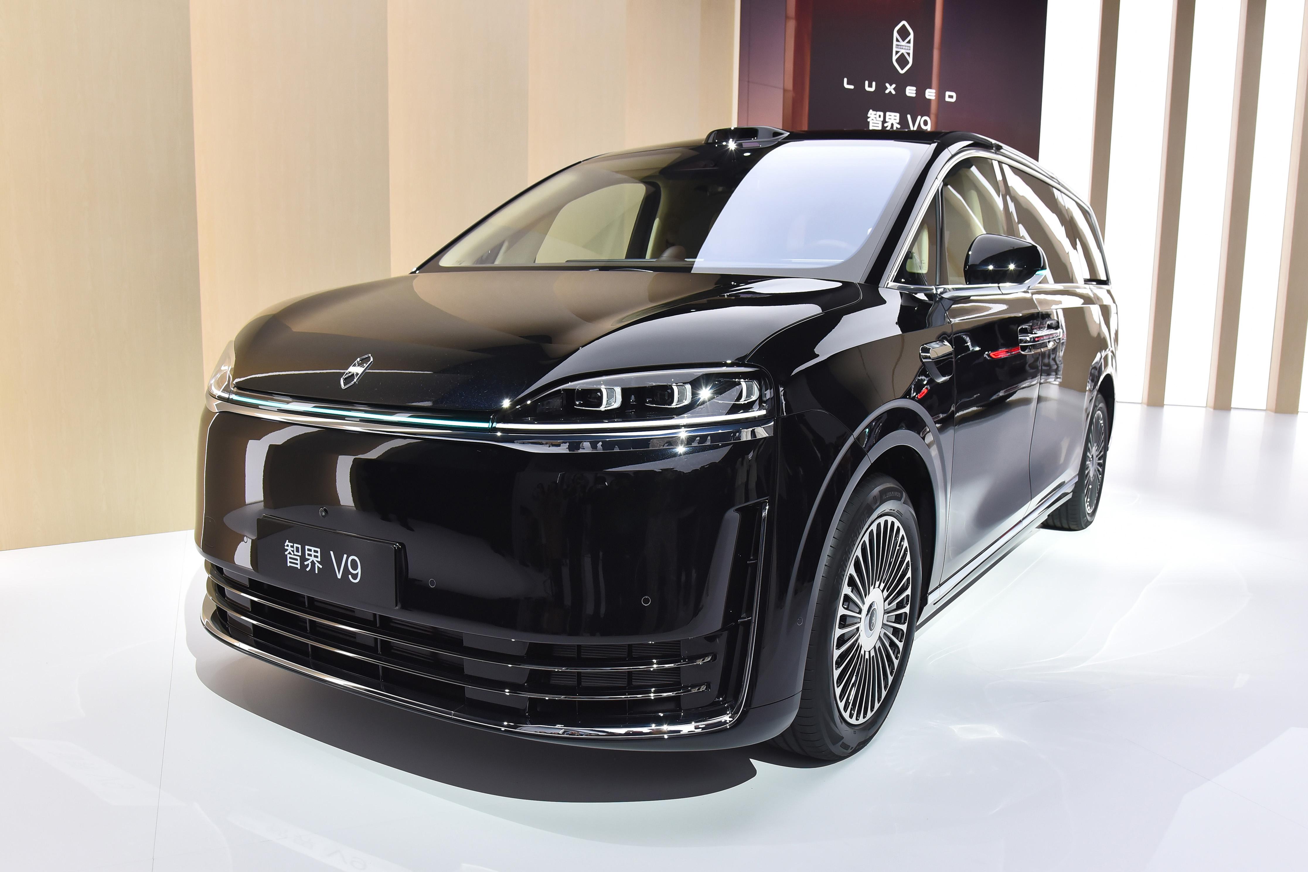 家人们，华为又放狠招了！鸿蒙智行首款旗舰 MPV 智界 V9，确定 4 月 22