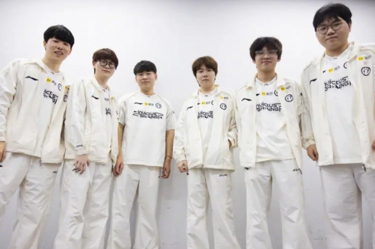 IG自第三赛段骑士之路以来已完成一穿四

IG 3:0 TT
IG 3:2 TES
IG 3:1 WE
IG 3:0 LGD

#iG不一样了##TheShy说三比零很开心# ​
