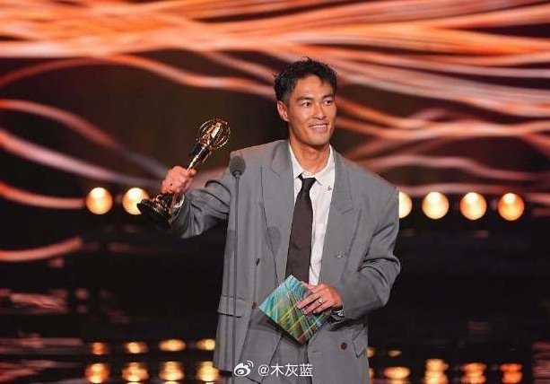 戏剧节目最佳男配角：杨佑宁「监所男子囚生记」
这竟然是他自2004年以「十七岁的天空」获得金🐎奖最佳新演员奖后，再次获奖。

#金钟奖# ​