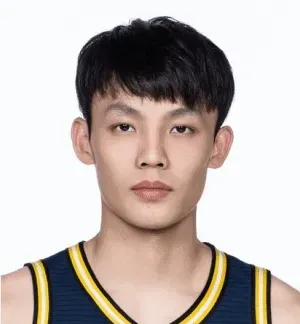 广东队的徐杰最近成了球迷讨论的焦点，数据明明打得那么好，却总是从替补席...