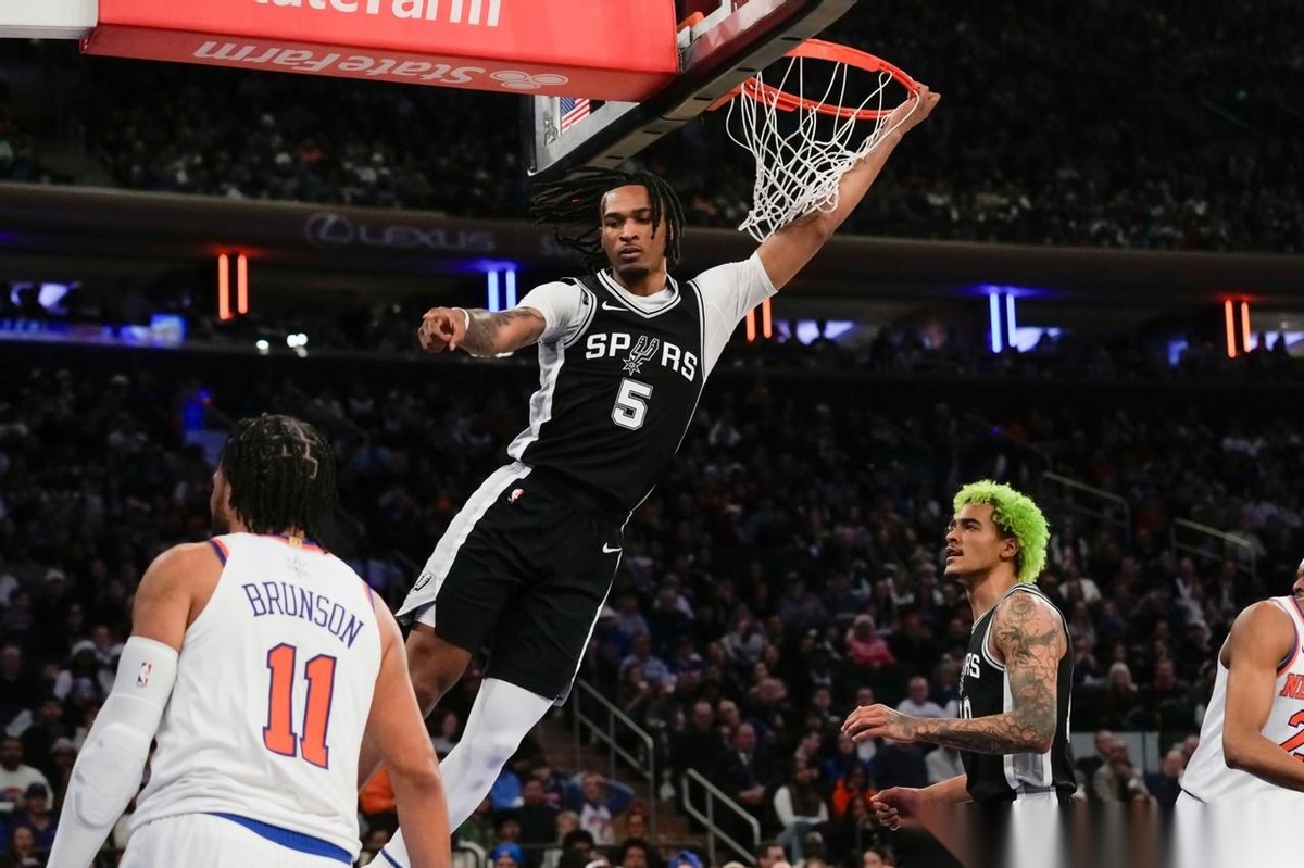 心态彻底崩了！阿夫迪亚的竟然与卡斯尔在赛场上爆发冲突，即便如此，依旧没...