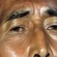 满嘴换了24颗种植牙等于含着一套房到处跑商演，66岁的齐秦到底有多缺钱？
前阵子网上疯传他得了重病，他自己出来澄清才把实情抖干净：癌倒是没得上，但三十多年嚼槟榔的债全还上了。
整整24颗牙，全敲掉重新做，折腾进去的真金白银够普通人在二线城市全款拿下一套大三居。
不少人笑他当年长发飘飘的浪子形象