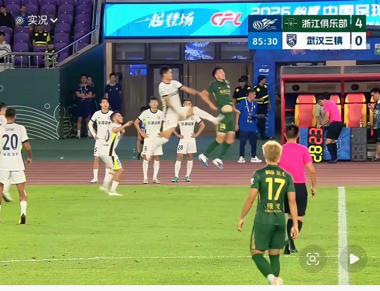 #天津津门虎[超话]#  请问中足联，中超联赛组委会，国家体育总局，人民日报，武汉三镇李昂对浙江队空中飞踹动作追罚结果什么时候出来？整个联赛赛季，对其他球员教练怎么追罚的？对李昂这个动作怎么追罚的？是否公平？ 以后其他球员这类动作是都不用追罚了吗？​