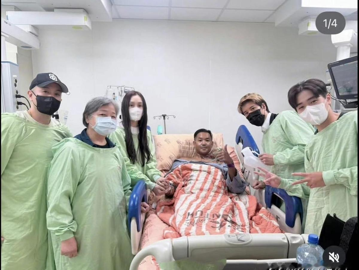 尿壶见人品，这玩意儿装不了假！
王力宏手里那个沉甸甸的尿壶，比任何一张精修合影都更能证明什么叫真兄弟！
陈建州突发心梗，血管堵了90%，从鬼门关被拽了回来。术后他晒出病房合照，范玮琪、母亲、唐志中全在，王力宏穿着隔离衣站在床边，手里拿着一个医用尿壶。就这一下，全网炸了。
说真的，我第一反应也是“这也
