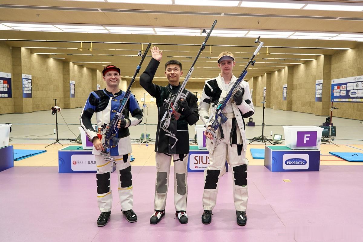 【国际射联全项世界杯：张常鸿打破世界纪录夺冠】7月26日，2026年国...