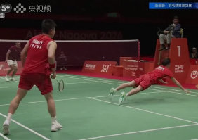 #梁王组合银牌是36年最佳# 1990年李永波/田秉毅夺金后，中国男双在亚运会再未进过决赛。风云组合蔡赟/傅海峰也没做到。梁王这次闯进决赛，终结了36年的等待。 ​