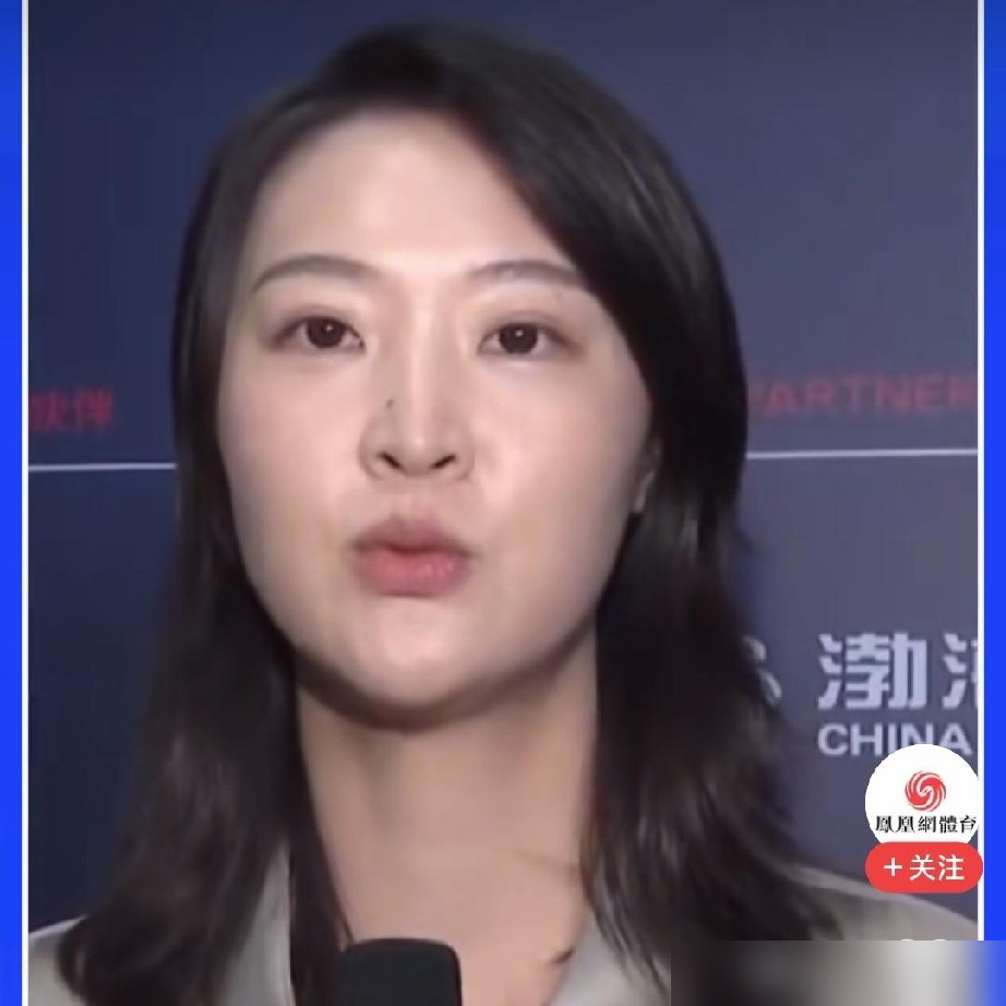 女排输泰国队员抽筋倒地，惠若琪当场戳破真相直接炸锅！
2026亚锦赛决赛，中国女排2-3不敌泰国，无缘洛杉矶奥运直通资格。第五局后半段，已经有队员体能透支抽筋站不起。
惠若琪复盘直接点出六大问题：攻防衔接断层，拦防没应变，主力体能撑不住五局，直指球队赛前准备不足、训练有欠账。
这话一出网上吵翻