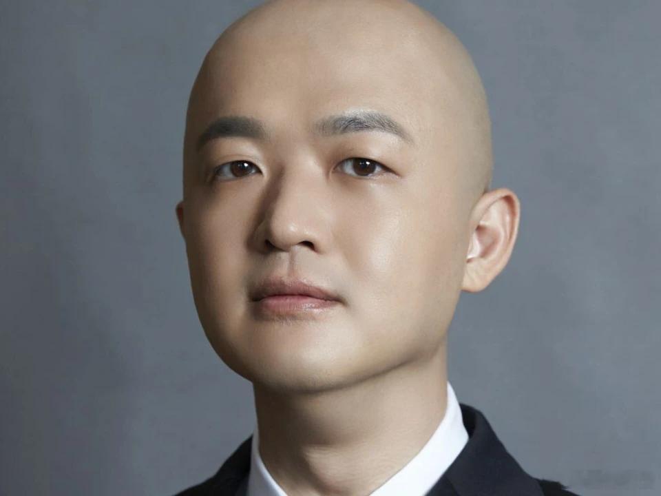 面相是骗不了人的面相是骗不了人的人不可貌相网友之前看演员包贝尔，好像全都对上了，之前就有网友说，包贝尔这个人眼睛小且活络，眼神不定，天生会哄人但定力弱。"眼睛小且活络"，眼睛小的人本来就显得精明，再加上眼珠子转得快，那就是脑子活、情商高的标配。你看包贝尔在综艺里，不管场子冷到什么程度，他都能给你圆回来，跟谁都能搭两句话，这不是"天生会哄人"是什么？面相面相十二宫面相小知识面相识人面相﻿ ﻿识人术识人看人识人的技巧手相面相八字算命相学