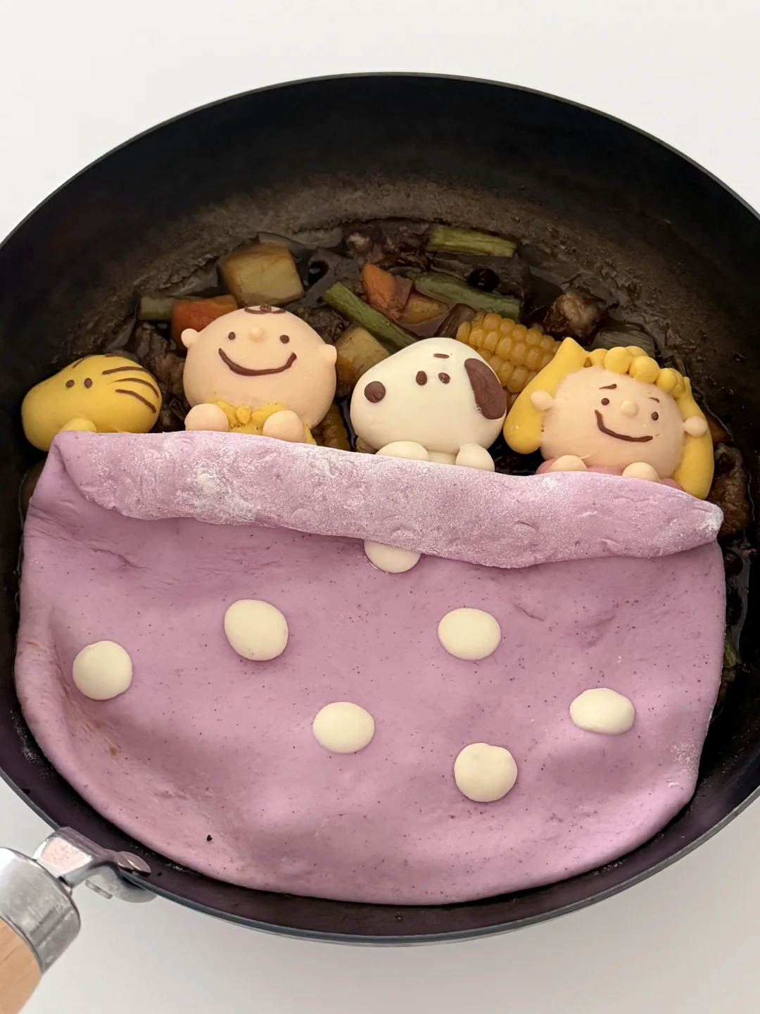 (• '' ⬮)Snoopy盖被铁锅炖