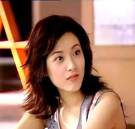 说起曾黎，很多人第一反应是，那个中戏校花级的美女，怎么脸看着有点僵了？...