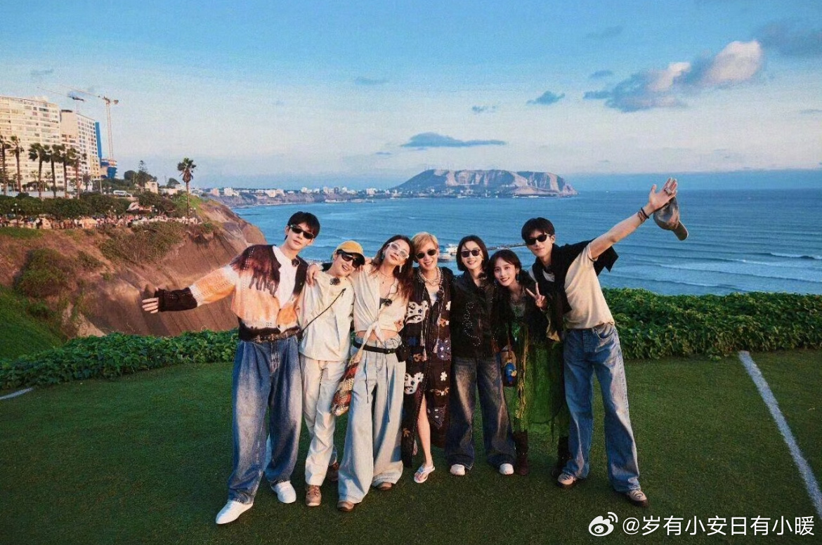 #花少8有四个人都是急性子#
《花儿与少年》第八季正式官宣定档
集结吴君如、殷桃、林依晨、周冬雨、邓为、王星越等7位嘉宾组成“七福随行”花少团
将于9月4日首播、9月11日起每周五更新[手指比心]
大姐吴君如二姐殷桃三姐林依晨小弟王星越
都丑话说在了前头他们都是急性子[哈哈]
我觉得他们都好可爱大 ​