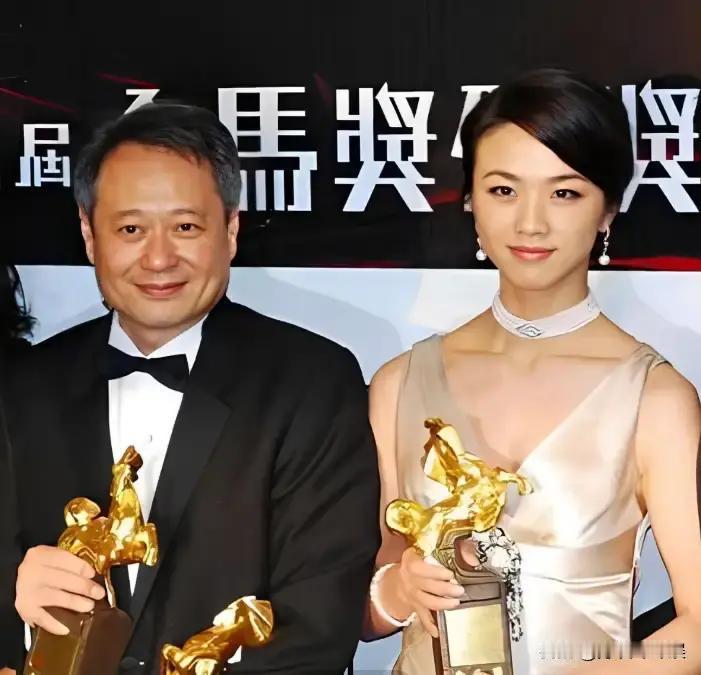 当年，汤唯接下《色戒》，男友田雨大怒说：“你疯了，这种戏你也接？”汤唯直接说：“你知道我赢了谁拿下这部戏吗？你知道这部戏的男主角是谁吗？你知道拍了这部戏我能上升多少吗？”
 
田雨盯着她看了几秒，转身去厨房点了根烟。烟灰掉在灶台上，他也没擦。
 
“你是不是觉得我特虚荣？”汤唯跟过去，靠在门框上。
