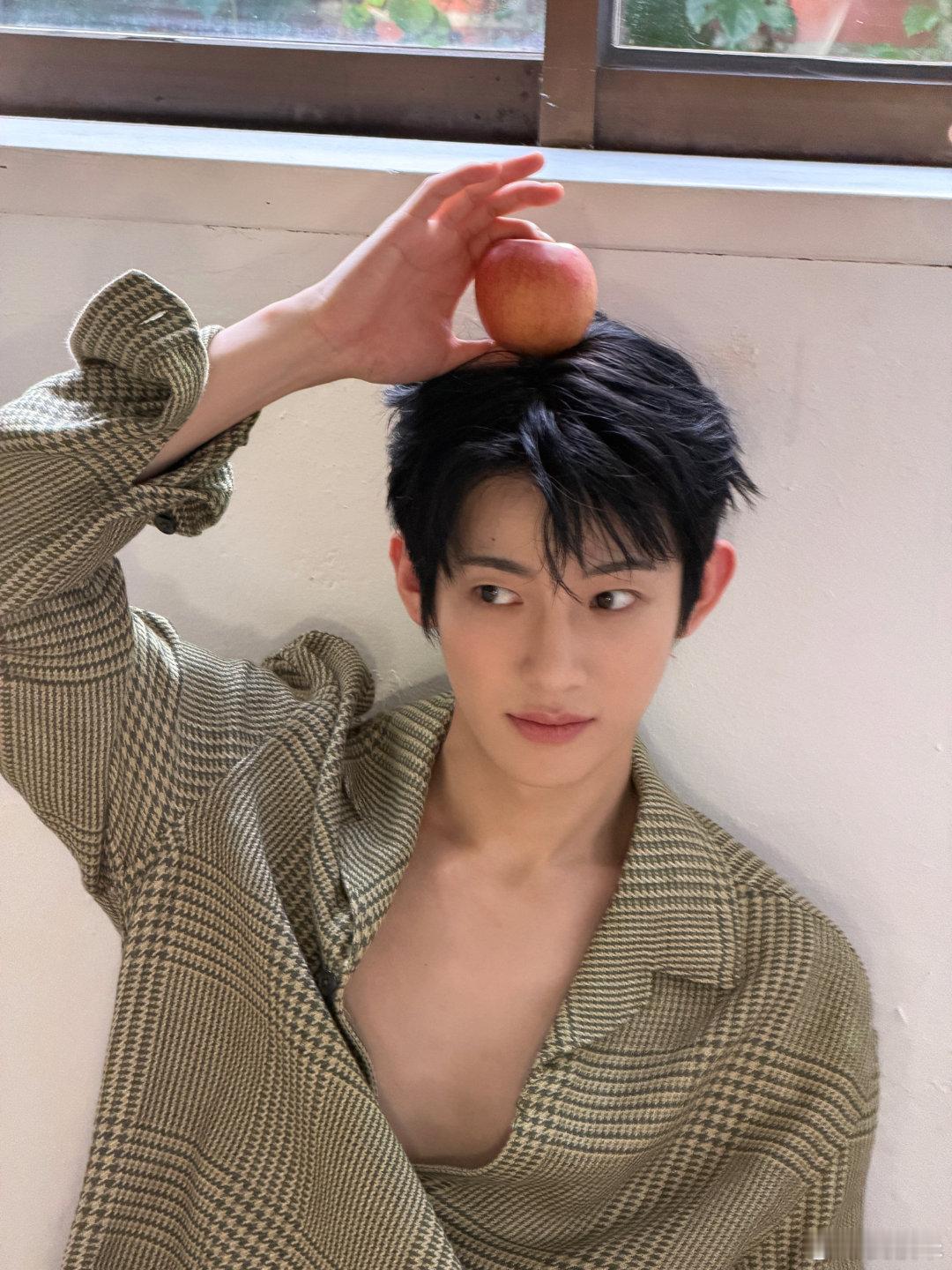 #朴时宇[超话]# 看得人色心大发😋😋😋💜💜💜 ​