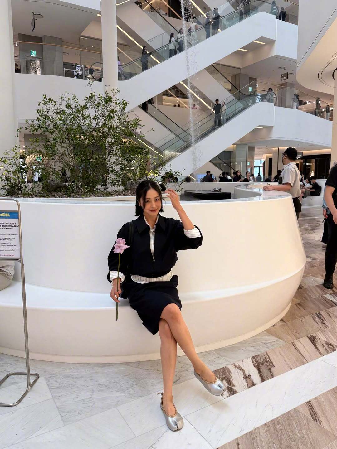 很会穿搭的潮流#SoleGirl# inhaboogi 🇰🇷 
#库里超远三分命中# #三丽鸥致歉# ​