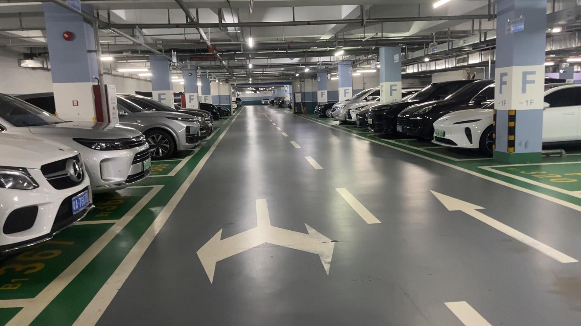 今早跑单惊到腿软！猎德大叔看车位竟要认我当干爹？  天刚蒙蒙亮，我就揣...