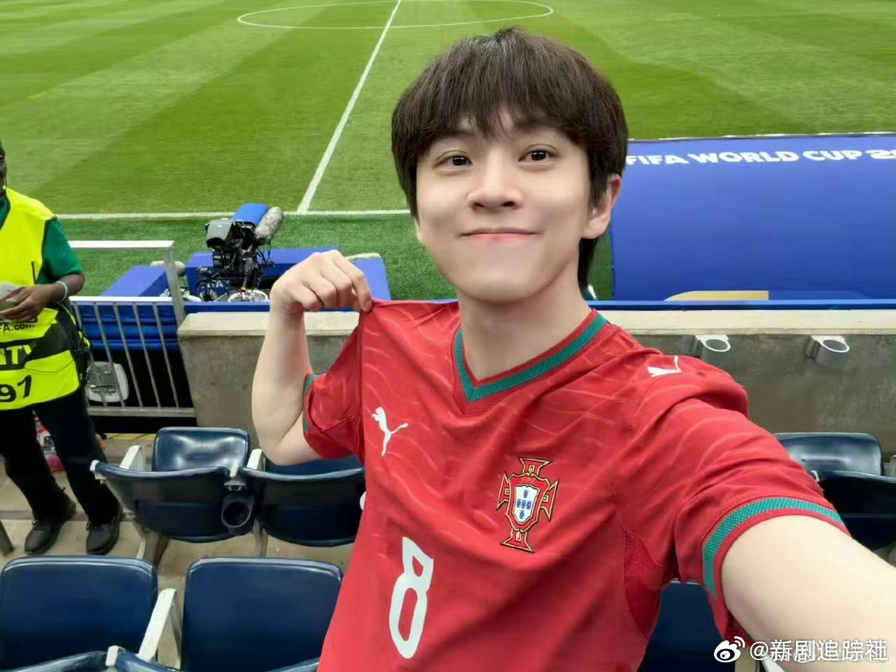 好好的线下追星变成搞笑热搜⚽武艺满心期待去见C罗，莫名多出离谱标签，亲...
