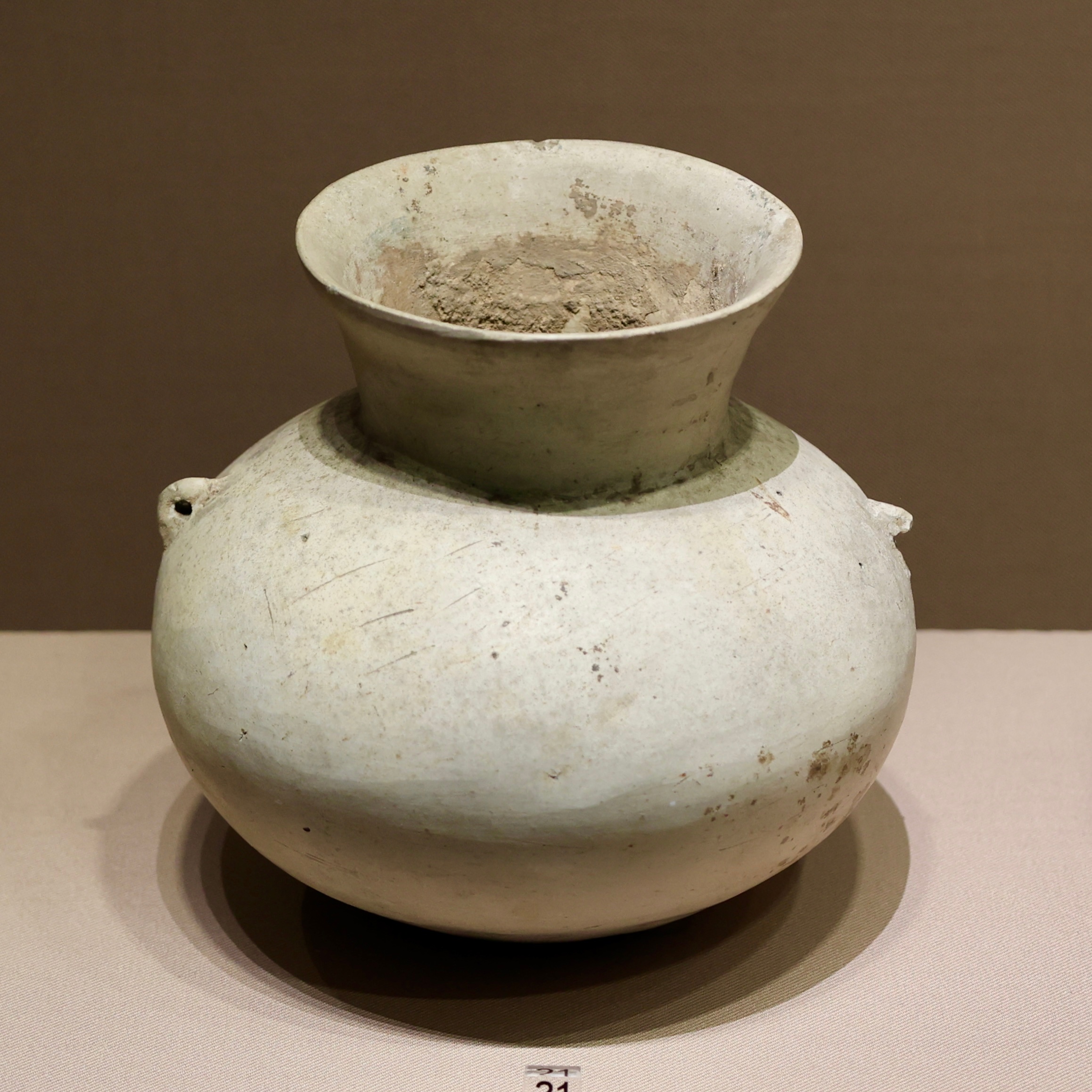 壹點历史[超话]  图1图2镂孔器座，邹县野店遗址出土图3图4白陶单把杯，泰安大汶口遗址出土图5图6自陶壶，泰安大汶口遗址出土均为大汶口文化（距今约6000—4400年）山东博物馆藏文物约会博物馆突然意识到双休一年104天 ​​​