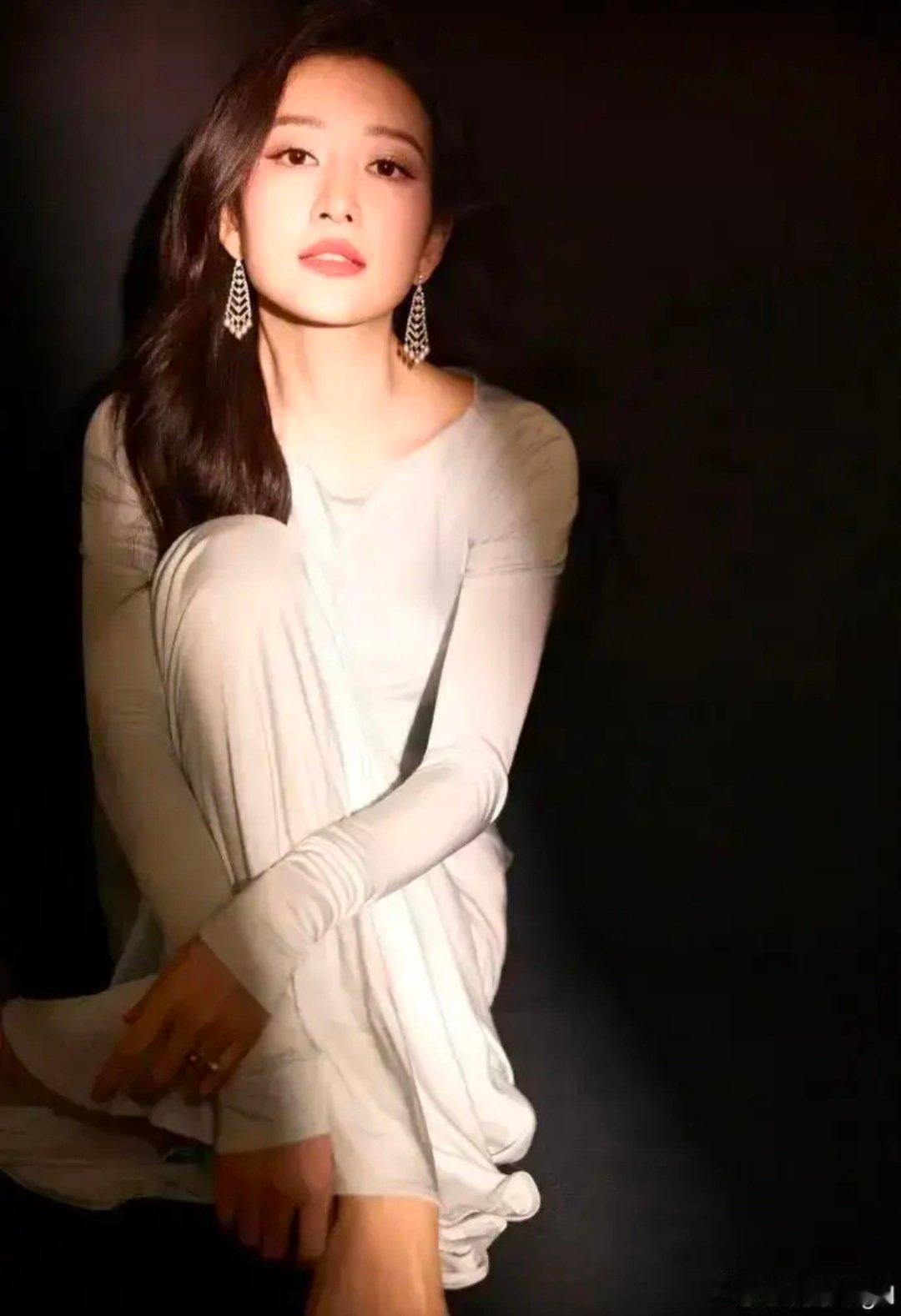 王鸥官宣独自育子，李小冉一句“大女人”暴露了友谊最高级的样子 ​