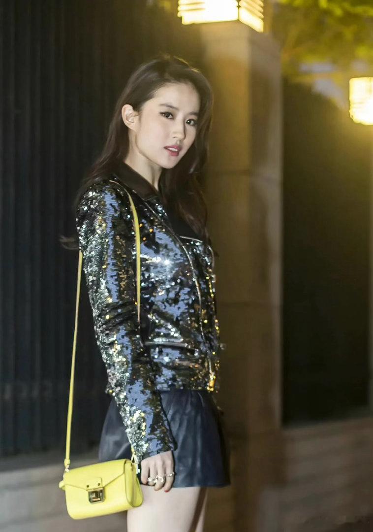 爱惨了这个妆容 ​