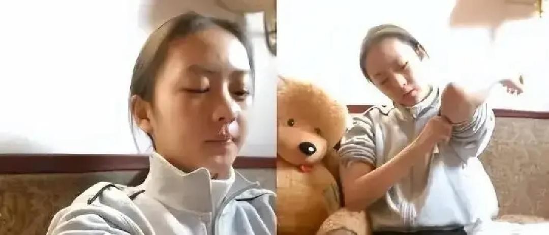 71岁的张国立还在国内剧组里拼老命拍戏还债

谁能想到，他那个自封“坑爹王”的儿子张默，此刻正窝在泰国开着宾利抽着雪茄

这种魔幻的反差总让人想起二十多年前北京那个干冷刺骨的冬天

就在中戏校门口，24岁的张默把18岁的童瑶踹得鼻骨骨折眼球出血

女孩蜷缩在地上哭求歇十分钟再打，对方却丝毫没收手