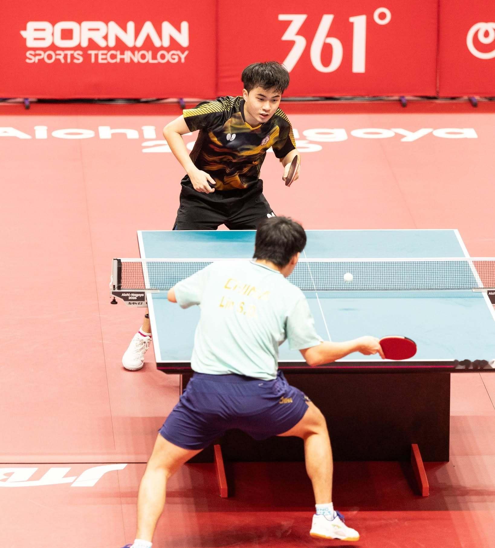 #林昀儒# ☁️#名古屋亚运会# vamossports.com.tw更新ig
名古屋亞運》激戰7局惜敗宿敵 林昀儒收下生涯首面亞運男單銅牌

「沉默殺手」林昀儒今天在名古屋亞運桌球男子單打四強與世界排名第8的中國選手林/詩/棟交手。雙方過去對戰9次，林昀儒處於9連敗劣勢。本場比賽兩人互有往來，上演精采的七 ​