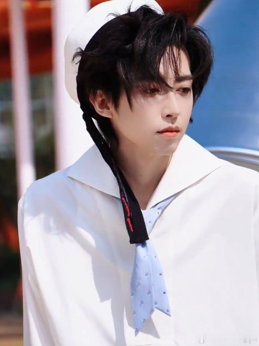 #演员刘畅[超话]# 可恶还是慢了 这个微博一直刷新不出来是怎么回事 算了还是欣赏一下哥哥的美貌吧#刘畅木法沙##陪你从刘畅到4k# ​